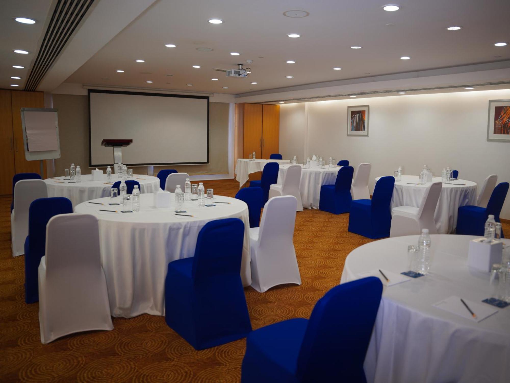 Golden Tulip Muscat Hotel Kültér fotó