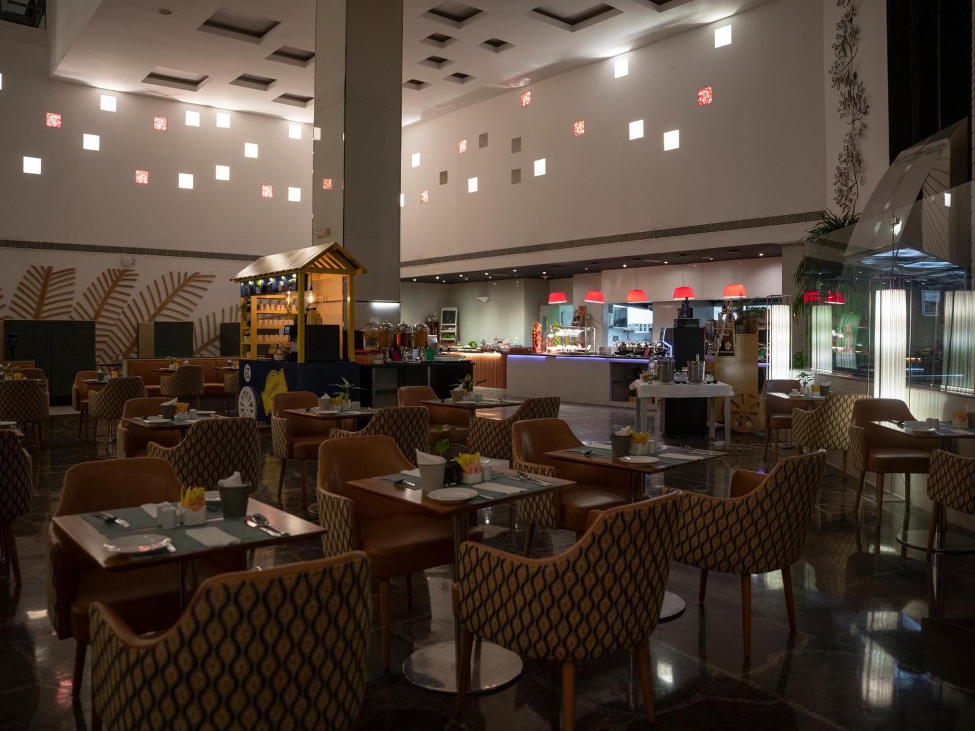 Golden Tulip Muscat Hotel Kültér fotó